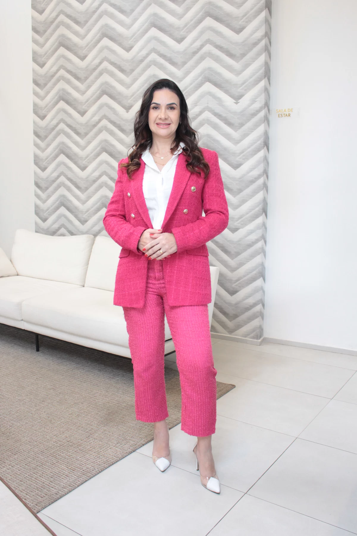 Lilian Moreno, advogada, em pé