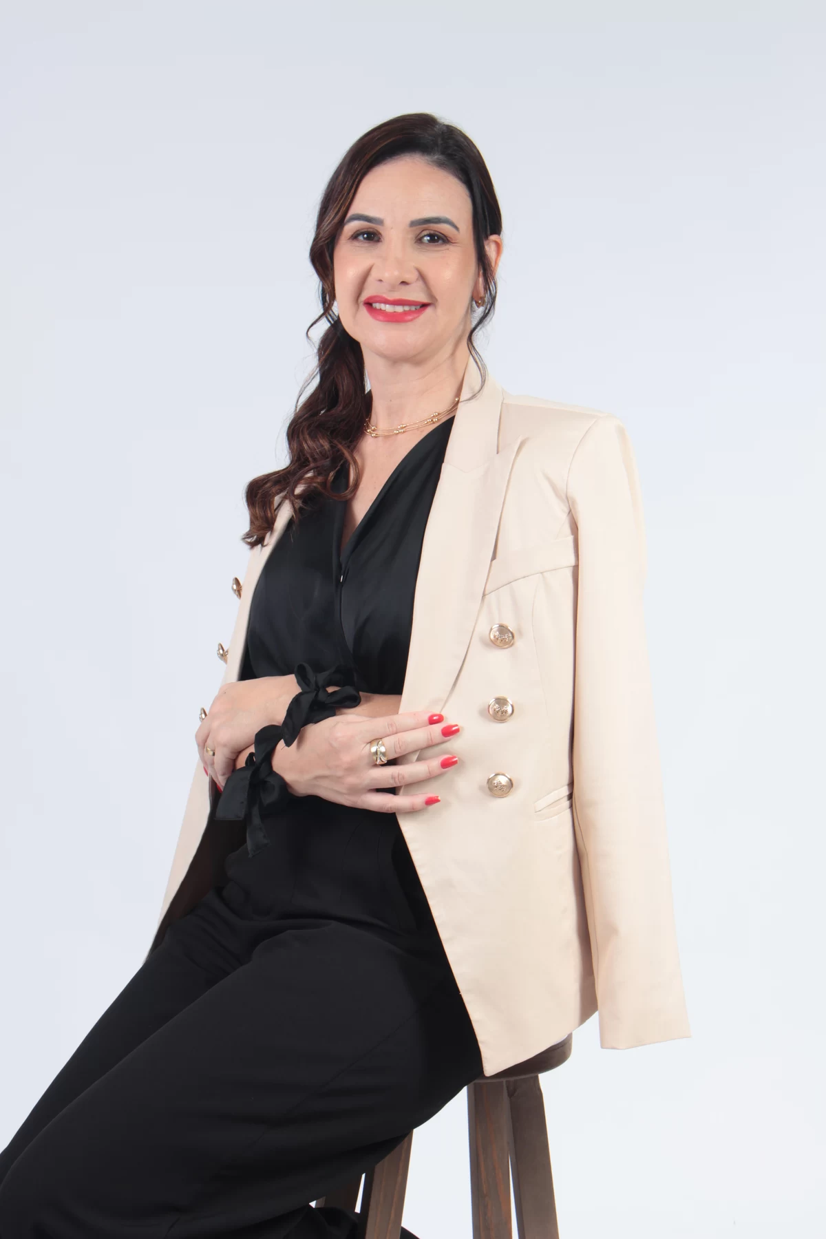 Lilian Moreno, advogada, sentada